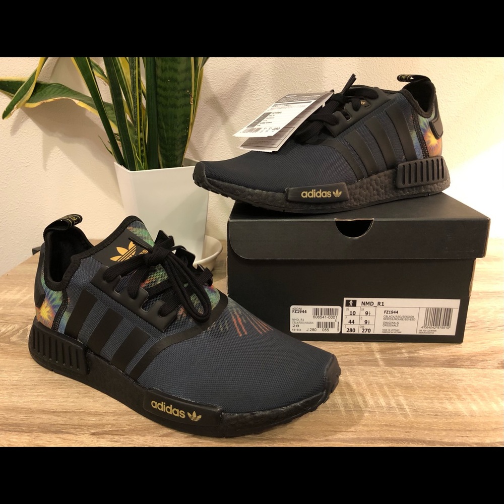 DS adidas NMD R1 JAPAN EXCLUSIVE “Fireworks”